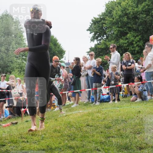 15.06.2025 - 27. Vierlanden-Triathlon KatJ http://msf.ph/oto/8022464 15.06.2025 10:55:04 Schwimmen 677, 735, 744, 761 meine-sportfotos.de