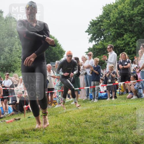 15.06.2025 - 27. Vierlanden-Triathlon KatJ http://msf.ph/oto/8022473 15.06.2025 10:55:05 Schwimmen 677, 735, 744, 761 meine-sportfotos.de