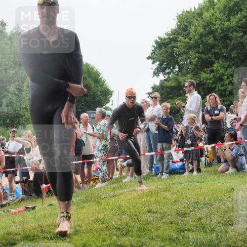 15.06.2025 - 27. Vierlanden-Triathlon KatJ http://msf.ph/oto/8022477 15.06.2025 10:55:05 Schwimmen 677, 735, 744, 761 meine-sportfotos.de