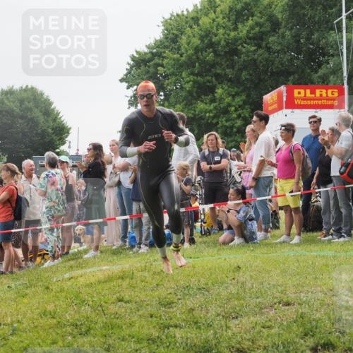 15.06.2025 - 27. Vierlanden-Triathlon KatJ http://msf.ph/oto/8022482 15.06.2025 10:55:05 Schwimmen 677, 735, 744, 761 meine-sportfotos.de