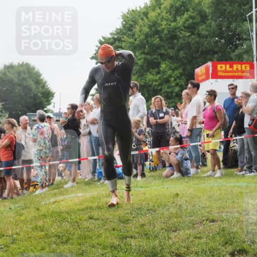 15.06.2025 - 27. Vierlanden-Triathlon KatJ http://msf.ph/oto/8022497 15.06.2025 10:55:06 Schwimmen 677, 735, 744, 761 meine-sportfotos.de