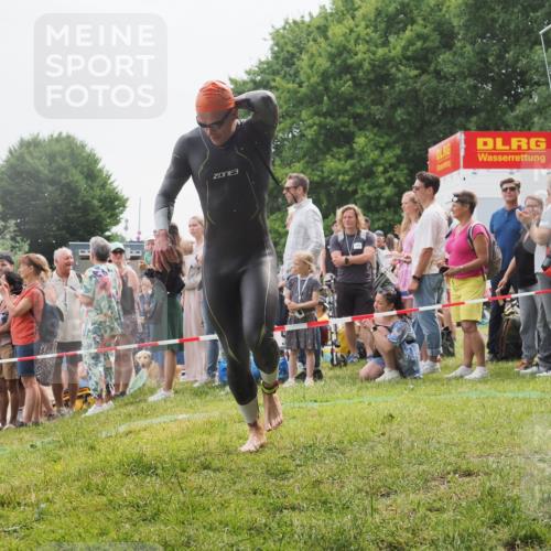 15.06.2025 - 27. Vierlanden-Triathlon KatJ http://msf.ph/oto/8022509 15.06.2025 10:55:06 Schwimmen 677, 735, 744, 761 meine-sportfotos.de