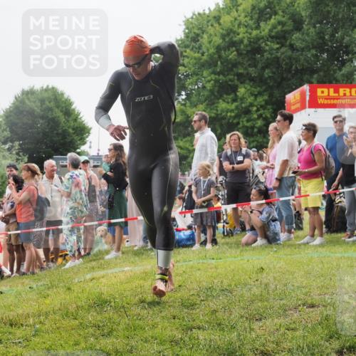 15.06.2025 - 27. Vierlanden-Triathlon KatJ http://msf.ph/oto/8022514 15.06.2025 10:55:06 Schwimmen 677, 735, 744, 761 meine-sportfotos.de