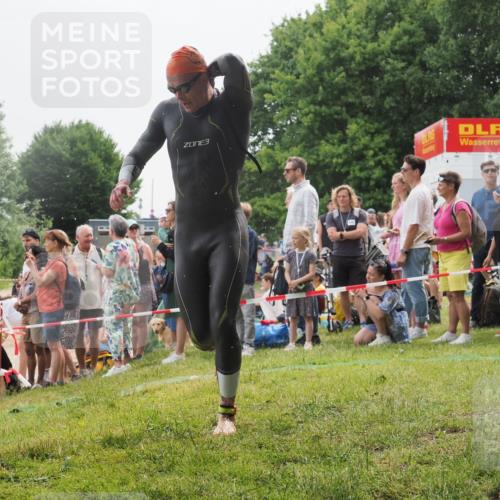15.06.2025 - 27. Vierlanden-Triathlon KatJ http://msf.ph/oto/8022519 15.06.2025 10:55:06 Schwimmen 677, 735, 744, 761 meine-sportfotos.de