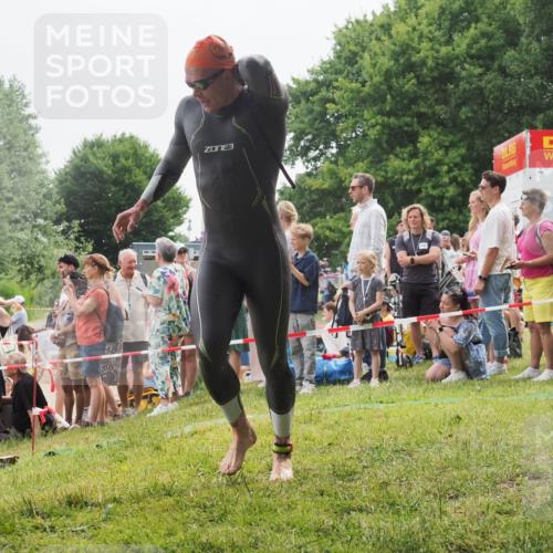 15.06.2025 - 27. Vierlanden-Triathlon KatJ http://msf.ph/oto/8022522 15.06.2025 10:55:06 Schwimmen 677, 735, 744, 761 meine-sportfotos.de