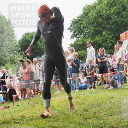 15.06.2025 - 27. Vierlanden-Triathlon KatJ http://msf.ph/oto/8022523 15.06.2025 10:55:07 Schwimmen 677, 735, 744, 761 meine-sportfotos.de