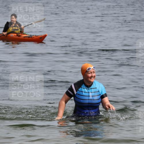 15.06.2025 - 27. Vierlanden-Triathlon Lena Gebhardt http://msf.ph/oto/8022527 15.06.2025 10:21:50 Schwimmen 538 meine-sportfotos.de
