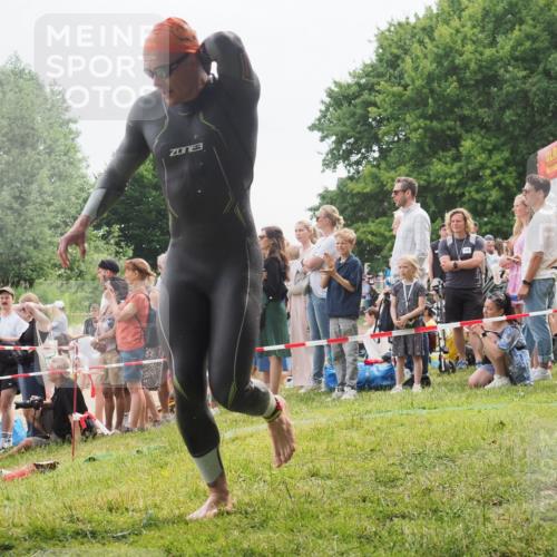 15.06.2025 - 27. Vierlanden-Triathlon KatJ http://msf.ph/oto/8022528 15.06.2025 10:55:07 Schwimmen 677, 735, 744, 761 meine-sportfotos.de