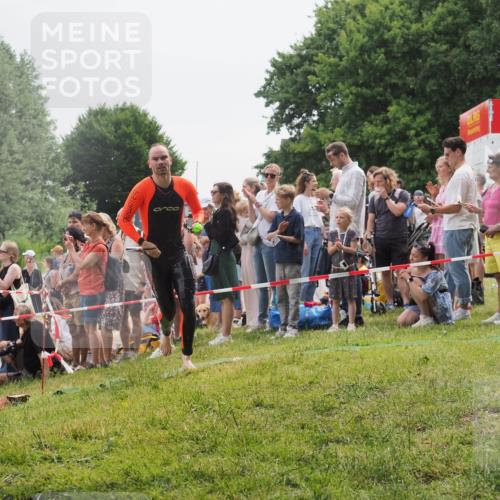15.06.2025 - 27. Vierlanden-Triathlon KatJ http://msf.ph/oto/8022548 15.06.2025 10:55:20 Schwimmen 661, 725 meine-sportfotos.de