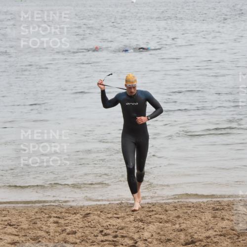 21.06.2025 - 27. Vierlanden-Triathlon MichiJ http://msf.ph/oto/8022560 15.06.2026 10:53:06 Schwimmen 638 meine-sportfotos.de
