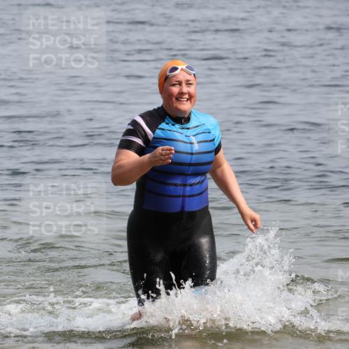 15.06.2025 - 27. Vierlanden-Triathlon Lena Gebhardt http://msf.ph/oto/8022567 15.06.2025 10:21:54 Schwimmen 538 meine-sportfotos.de