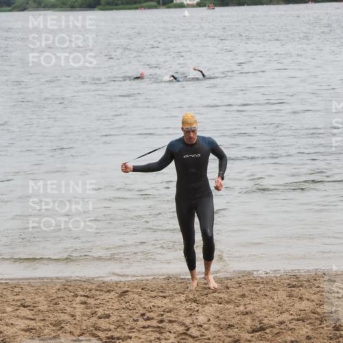21.06.2025 - 27. Vierlanden-Triathlon MichiJ http://msf.ph/oto/8022573 15.06.2026 10:53:06 Schwimmen 638 meine-sportfotos.de