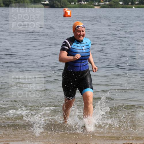 15.06.2025 - 27. Vierlanden-Triathlon Lena Gebhardt http://msf.ph/oto/8022589 15.06.2025 10:21:55 Schwimmen 538 meine-sportfotos.de
