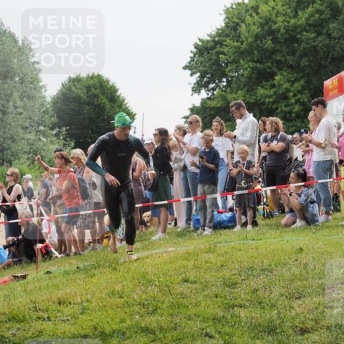 15.06.2025 - 27. Vierlanden-Triathlon KatJ http://msf.ph/oto/8022608 15.06.2025 10:55:22 Schwimmen 661, 725, 740 meine-sportfotos.de
