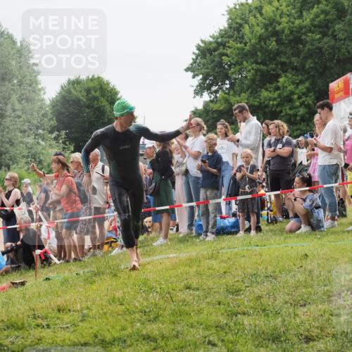15.06.2025 - 27. Vierlanden-Triathlon KatJ http://msf.ph/oto/8022620 15.06.2025 10:55:22 Schwimmen 661, 725, 740 meine-sportfotos.de