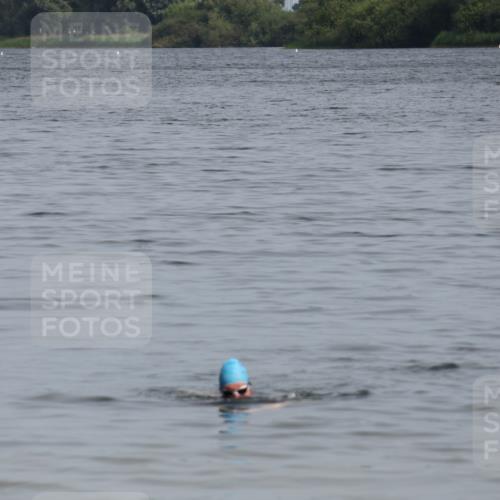 15.06.2025 - 27. Vierlanden-Triathlon Lena Gebhardt http://msf.ph/oto/8022631 15.06.2025 10:22:46 Schwimmen  meine-sportfotos.de