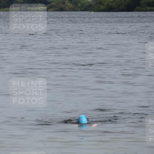 15.06.2025 - 27. Vierlanden-Triathlon Lena Gebhardt http://msf.ph/oto/8022636 15.06.2025 10:22:48 Schwimmen  meine-sportfotos.de