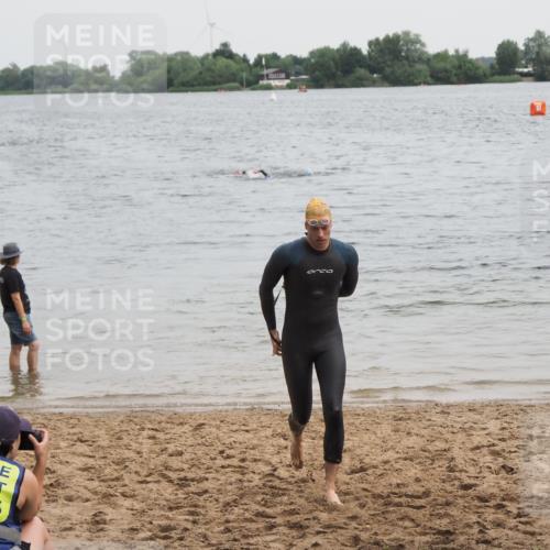21.06.2025 - 27. Vierlanden-Triathlon MichiJ http://msf.ph/oto/8022640 15.06.2026 10:53:07 Schwimmen 638 meine-sportfotos.de