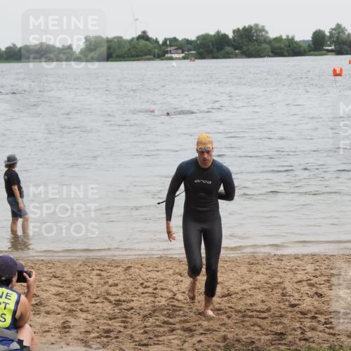 21.06.2025 - 27. Vierlanden-Triathlon MichiJ http://msf.ph/oto/8022644 15.06.2026 10:53:08 Schwimmen 638 meine-sportfotos.de
