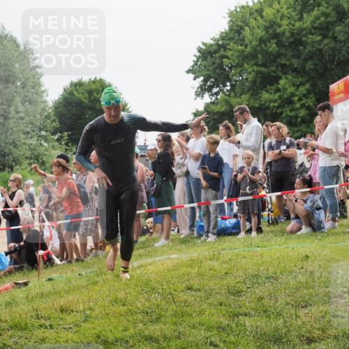 15.06.2025 - 27. Vierlanden-Triathlon KatJ http://msf.ph/oto/8022645 15.06.2025 10:55:23 Schwimmen 661, 725, 740 meine-sportfotos.de
