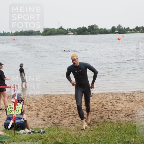 21.06.2025 - 27. Vierlanden-Triathlon MichiJ http://msf.ph/oto/8022672 15.06.2026 10:53:08 Schwimmen 638 meine-sportfotos.de