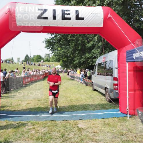 21.06.2025 - 27. Vierlanden-Triathlon MichiJ http://msf.ph/oto/8022676 15.06.2026 11:38:23 Ziel 417, 479 meine-sportfotos.de