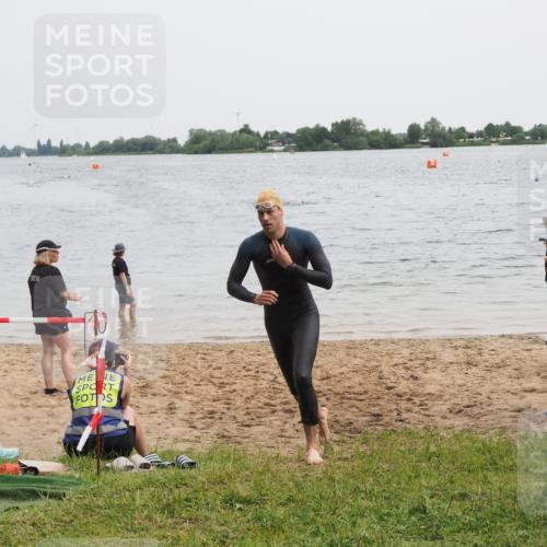 21.06.2025 - 27. Vierlanden-Triathlon MichiJ http://msf.ph/oto/8022684 15.06.2026 10:53:09 Schwimmen 638 meine-sportfotos.de