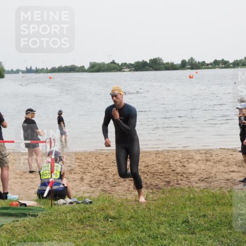 21.06.2025 - 27. Vierlanden-Triathlon MichiJ http://msf.ph/oto/8022686 15.06.2026 10:53:09 Schwimmen 638 meine-sportfotos.de