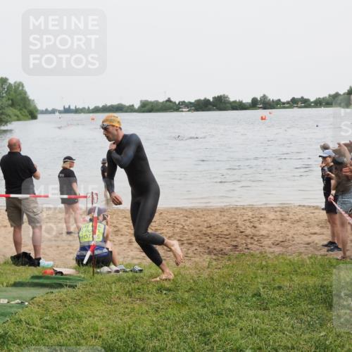 21.06.2025 - 27. Vierlanden-Triathlon MichiJ http://msf.ph/oto/8022701 15.06.2026 10:53:09 Schwimmen 638 meine-sportfotos.de