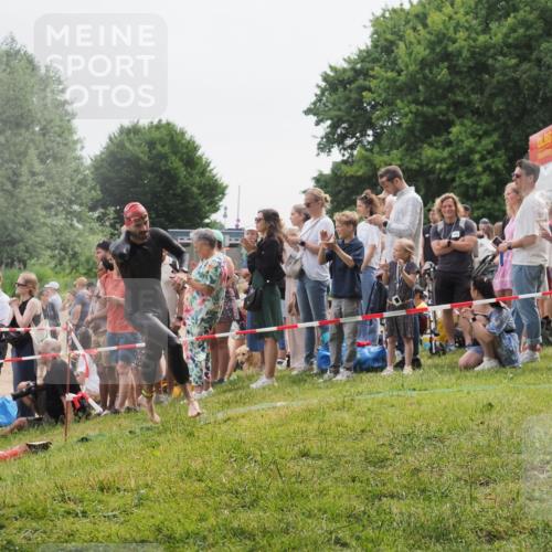 15.06.2025 - 27. Vierlanden-Triathlon KatJ http://msf.ph/oto/8022714 15.06.2025 10:55:28 Schwimmen 656, 661, 725, 740 meine-sportfotos.de