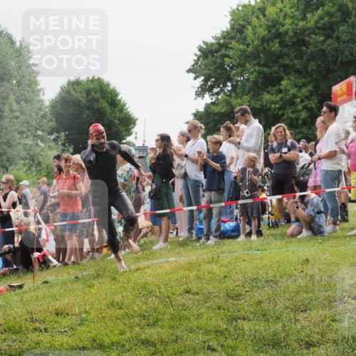 15.06.2025 - 27. Vierlanden-Triathlon KatJ http://msf.ph/oto/8022730 15.06.2025 10:55:29 Schwimmen 639, 656, 661, 725, 740 meine-sportfotos.de