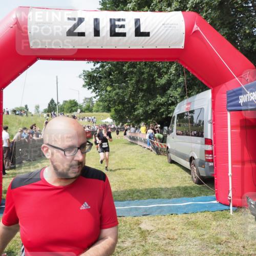 21.06.2025 - 27. Vierlanden-Triathlon MichiJ http://msf.ph/oto/8022733 15.06.2026 11:38:25 Ziel 417, 479, 499 meine-sportfotos.de