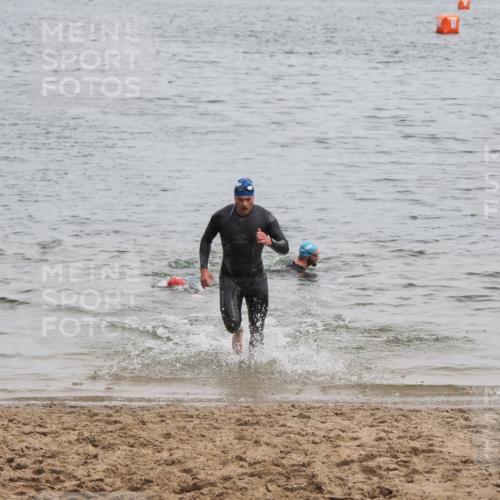 21.06.2025 - 27. Vierlanden-Triathlon MichiJ http://msf.ph/oto/8022735 15.06.2026 10:53:46 Schwimmen 650, 726 meine-sportfotos.de
