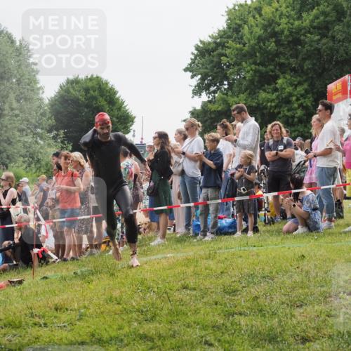 15.06.2025 - 27. Vierlanden-Triathlon KatJ http://msf.ph/oto/8022738 15.06.2025 10:55:29 Schwimmen 639, 656, 661, 725, 740 meine-sportfotos.de