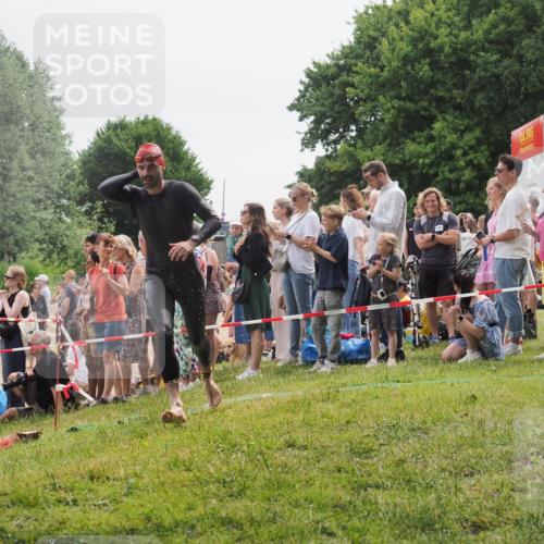 15.06.2025 - 27. Vierlanden-Triathlon KatJ http://msf.ph/oto/8022747 15.06.2025 10:55:29 Schwimmen 639, 656, 661, 725, 740 meine-sportfotos.de