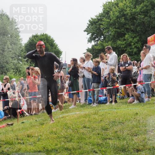 15.06.2025 - 27. Vierlanden-Triathlon KatJ http://msf.ph/oto/8022753 15.06.2025 10:55:29 Schwimmen 639, 656, 661, 725, 740 meine-sportfotos.de