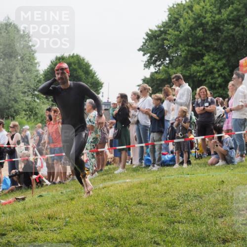 15.06.2025 - 27. Vierlanden-Triathlon KatJ http://msf.ph/oto/8022761 15.06.2025 10:55:29 Schwimmen 639, 656, 661, 725, 740 meine-sportfotos.de