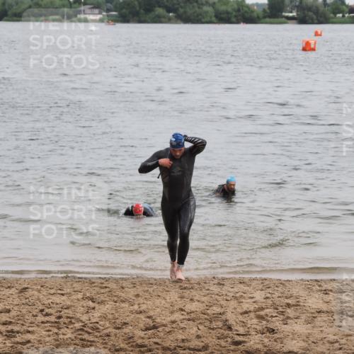 21.06.2025 - 27. Vierlanden-Triathlon MichiJ http://msf.ph/oto/8022763 15.06.2026 10:53:47 Schwimmen 650, 726 meine-sportfotos.de