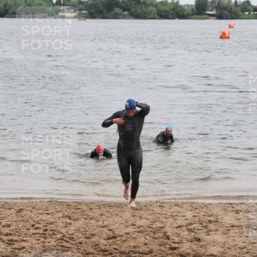 21.06.2025 - 27. Vierlanden-Triathlon MichiJ http://msf.ph/oto/8022767 15.06.2026 10:53:47 Schwimmen 650, 726 meine-sportfotos.de
