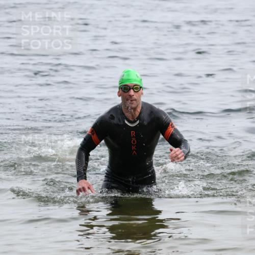 15.06.2025 - 27. Vierlanden-Triathlon Lena Gebhardt http://msf.ph/oto/8022782 15.06.2025 10:50:31 Schwimmen 753, 767 meine-sportfotos.de