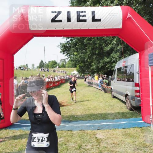 21.06.2025 - 27. Vierlanden-Triathlon MichiJ http://msf.ph/oto/8022790 15.06.2026 11:38:27 Ziel 417, 479, 499 meine-sportfotos.de
