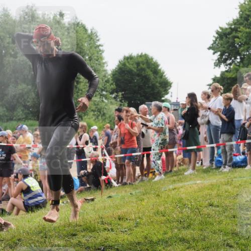 15.06.2025 - 27. Vierlanden-Triathlon KatJ http://msf.ph/oto/8022807 15.06.2025 10:55:30 Schwimmen 639, 656, 661, 740 meine-sportfotos.de