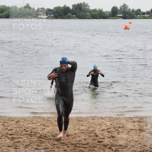 21.06.2025 - 27. Vierlanden-Triathlon MichiJ http://msf.ph/oto/8022808 15.06.2026 10:53:49 Schwimmen 650, 726 meine-sportfotos.de