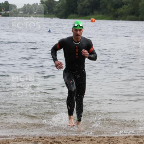 15.06.2025 - 27. Vierlanden-Triathlon Lena Gebhardt http://msf.ph/oto/8022815 15.06.2025 10:50:36 Schwimmen 753, 767 meine-sportfotos.de