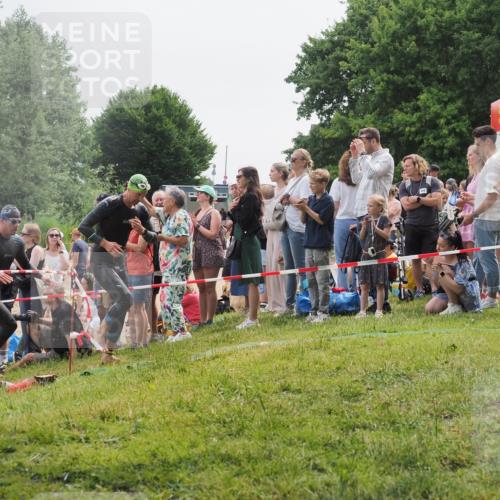 15.06.2025 - 27. Vierlanden-Triathlon KatJ http://msf.ph/oto/8022821 15.06.2025 10:55:34 Schwimmen 639, 656, 736, 740 meine-sportfotos.de