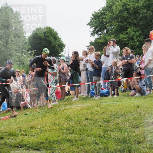 15.06.2025 - 27. Vierlanden-Triathlon KatJ http://msf.ph/oto/8022824 15.06.2025 10:55:34 Schwimmen 639, 656, 736, 740 meine-sportfotos.de