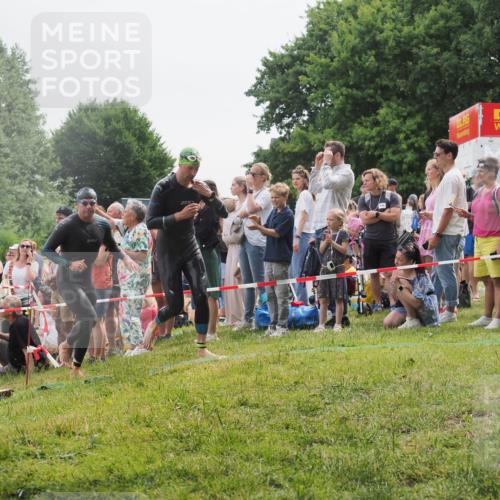 15.06.2025 - 27. Vierlanden-Triathlon KatJ http://msf.ph/oto/8022829 15.06.2025 10:55:34 Schwimmen 639, 656, 736, 740 meine-sportfotos.de