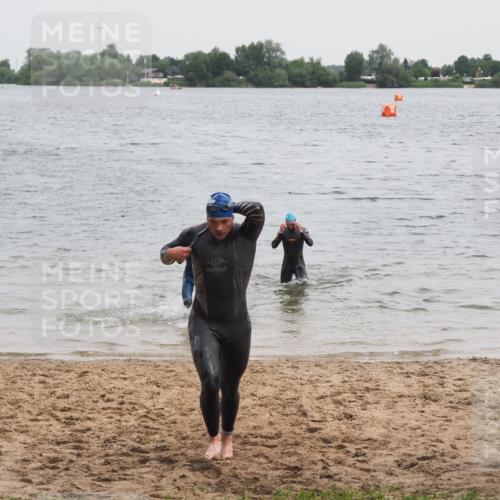 21.06.2025 - 27. Vierlanden-Triathlon MichiJ http://msf.ph/oto/8022835 15.06.2026 10:53:49 Schwimmen 650, 726 meine-sportfotos.de