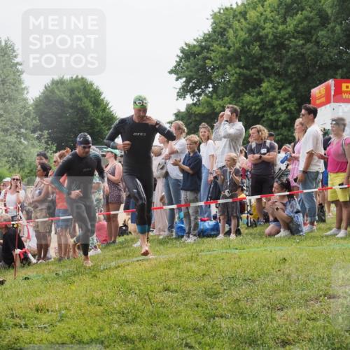 15.06.2025 - 27. Vierlanden-Triathlon KatJ http://msf.ph/oto/8022836 15.06.2025 10:55:34 Schwimmen 639, 656, 736, 740 meine-sportfotos.de