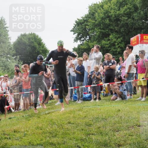 15.06.2025 - 27. Vierlanden-Triathlon KatJ http://msf.ph/oto/8022840 15.06.2025 10:55:35 Schwimmen 639, 656, 736, 740 meine-sportfotos.de